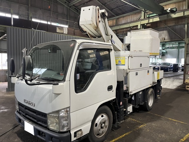 Isuzu Elf 3