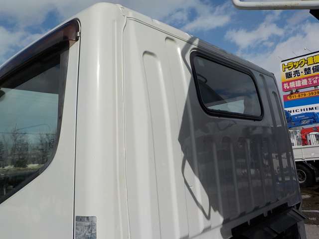 Mitsubishi Fuso Canter 9