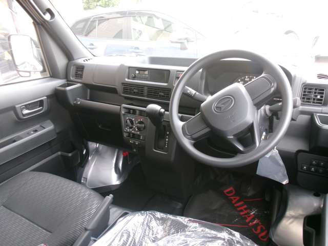 Daihatsu Hijet Cargo 2