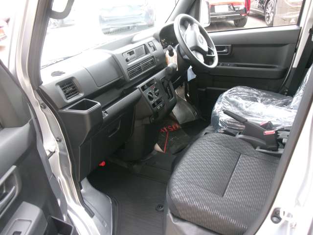 Daihatsu Hijet Cargo 4