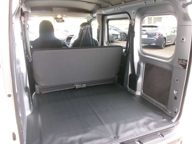 Daihatsu Hijet Cargo 6