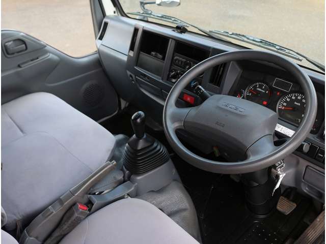 Isuzu Elf 3
