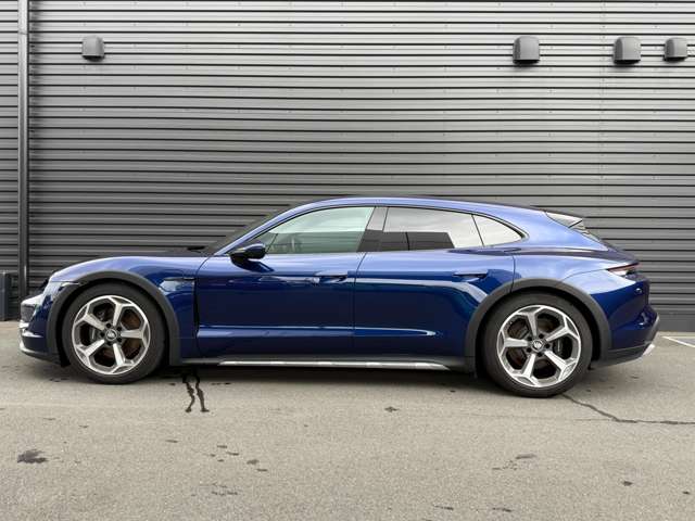 Porsche Taycan Cross Turismo 11