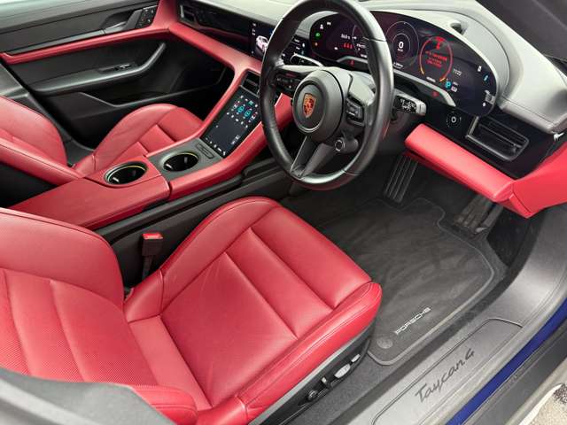 Porsche Taycan Cross Turismo 12