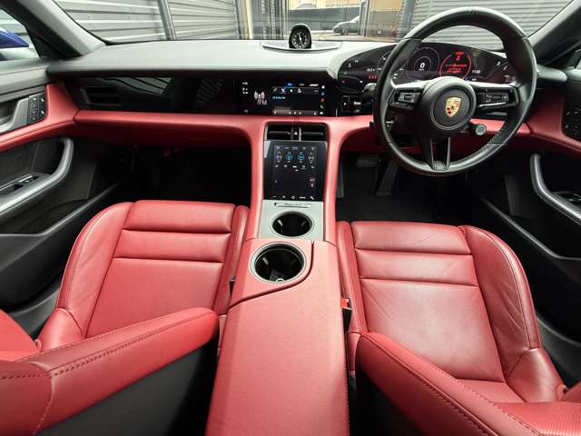 Porsche Taycan Cross Turismo 2