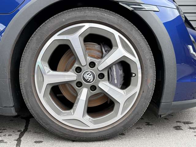 Porsche Taycan Cross Turismo 4