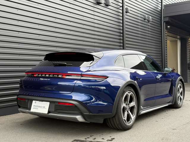 Porsche Taycan Cross Turismo 8