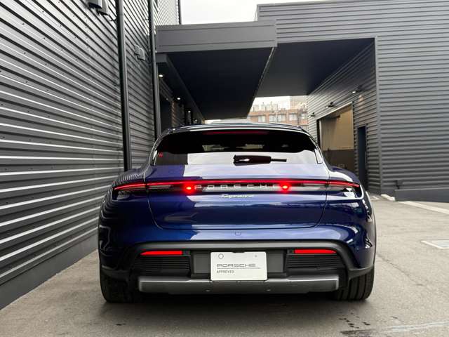 Porsche Taycan Cross Turismo 9