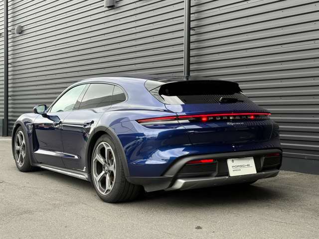 Porsche Taycan Cross Turismo 10