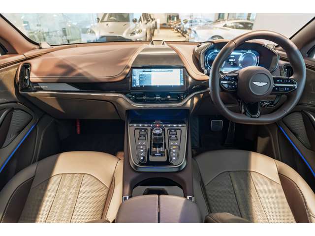 Aston Martin DBX 3