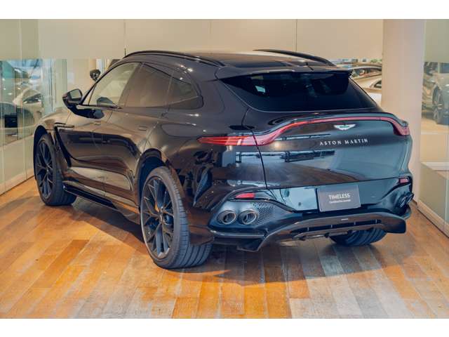 Aston Martin DBX 4