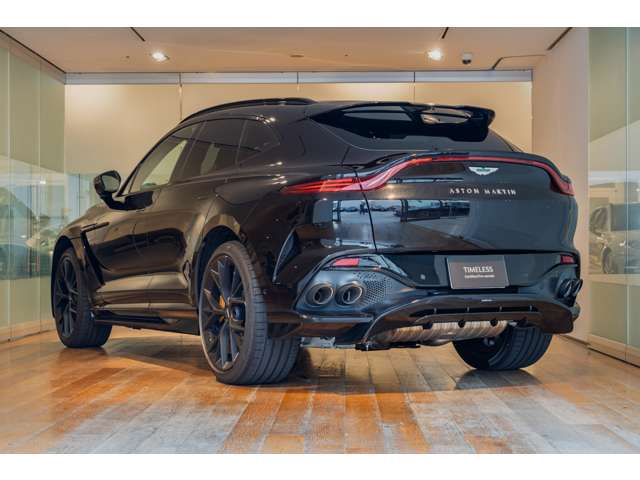 Aston Martin DBX 5