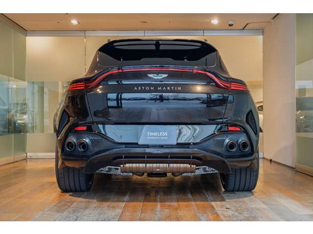 Aston Martin DBX 7