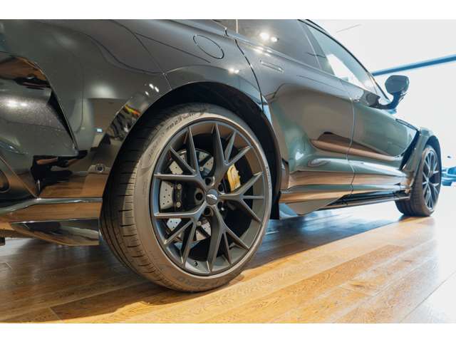 Aston Martin DBX 11