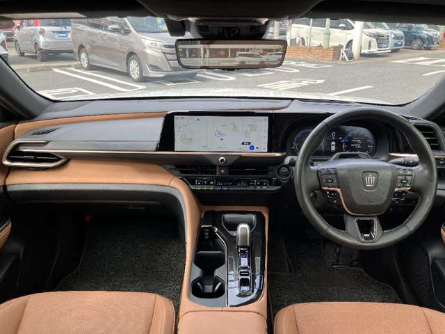 Toyota Crown Sport 8
