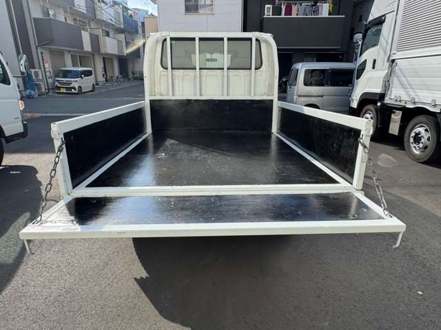 Isuzu Elf 12