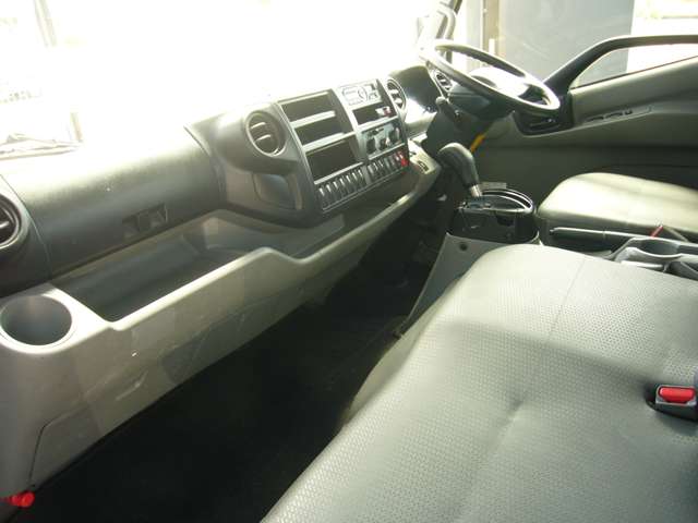 Hino Dutro 3