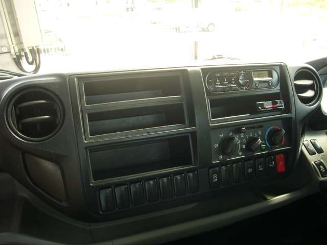 Hino Dutro 4