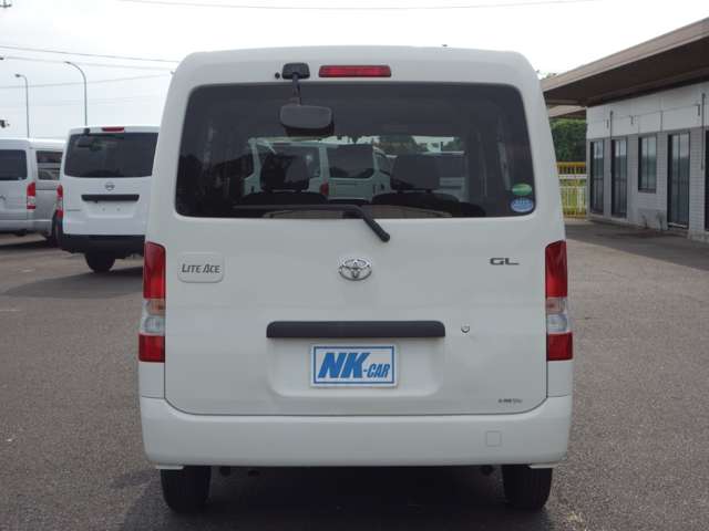 Toyota Light Ace Van 3