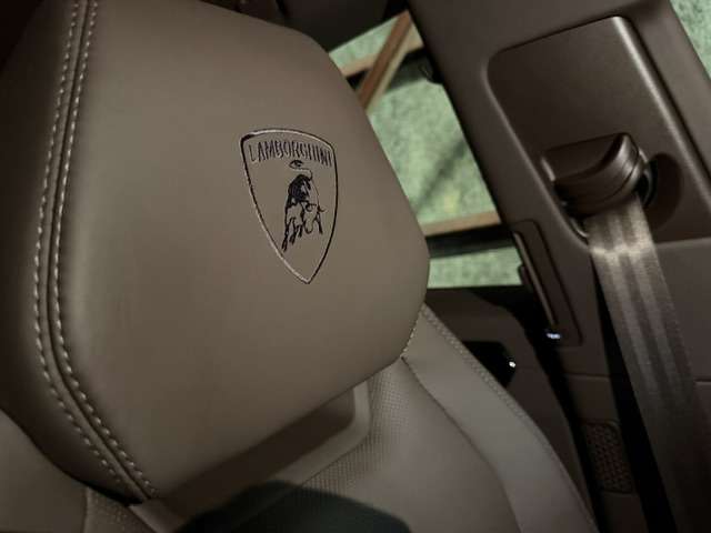 Lamborghini ウルス 11