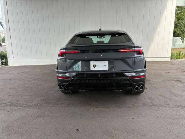 Lamborghini ウルス 4