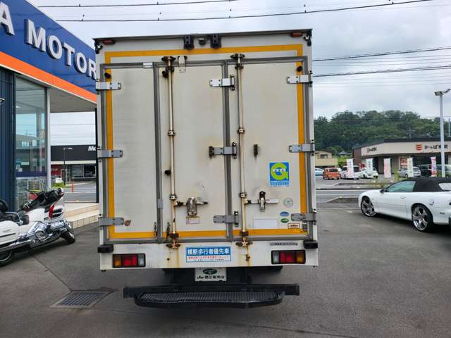 Isuzu Elf 11