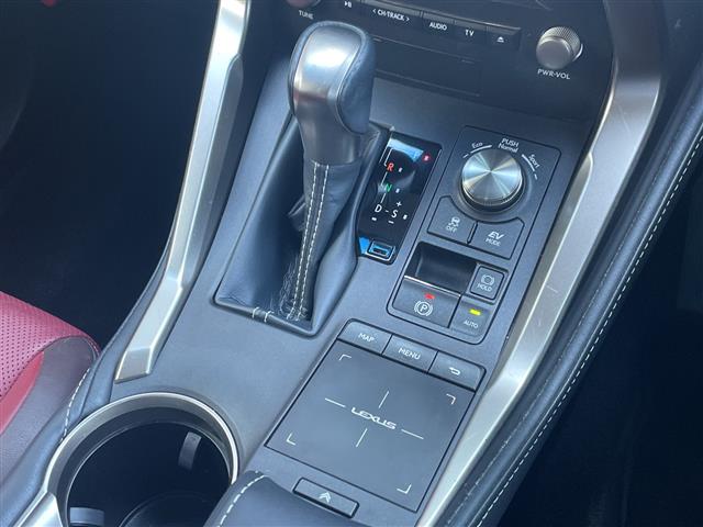 Lexus NX 10