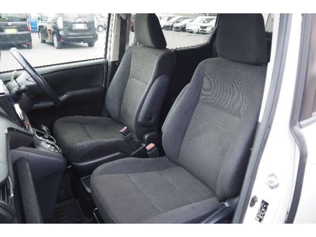 Toyota Voxy 12