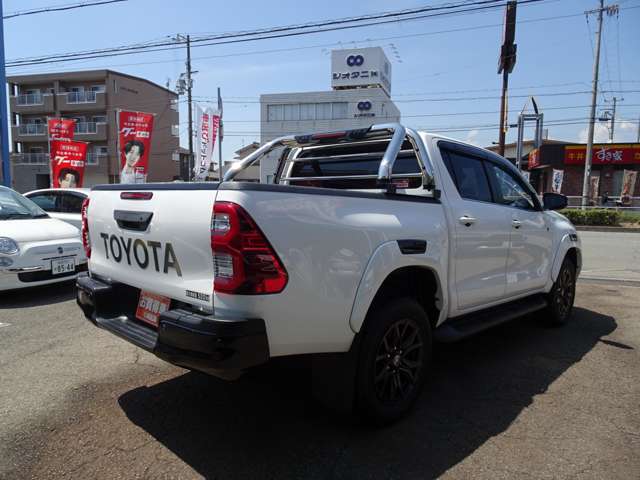 Toyota Hilux 2