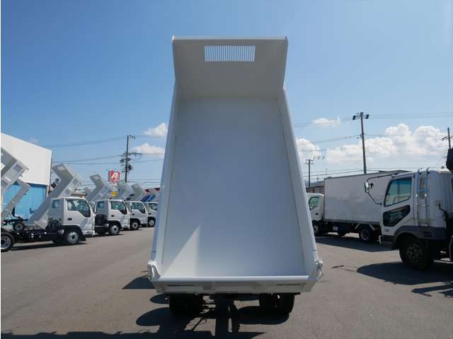 Isuzu Elf 7