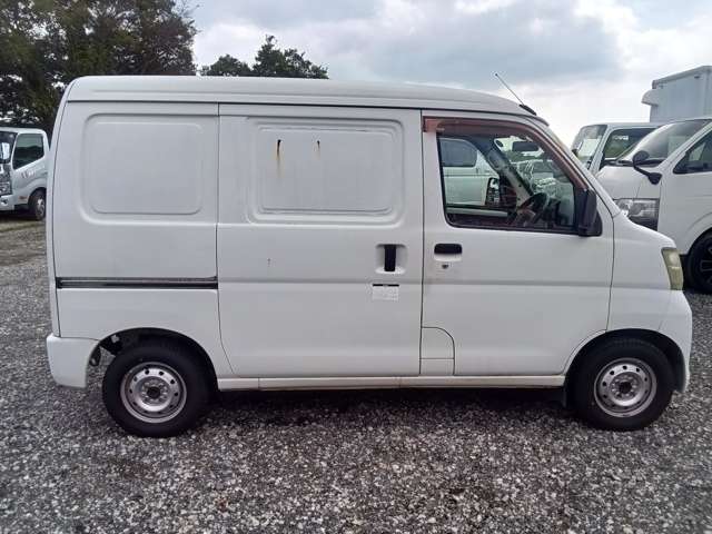 Daihatsu Hijet Cargo 4