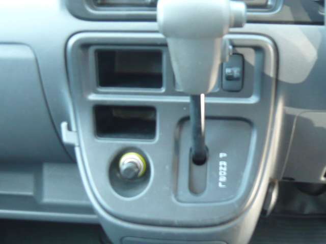 Daihatsu Hijet Deck Van 6
