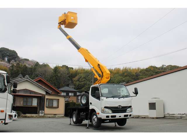 Hino Dutro 3
