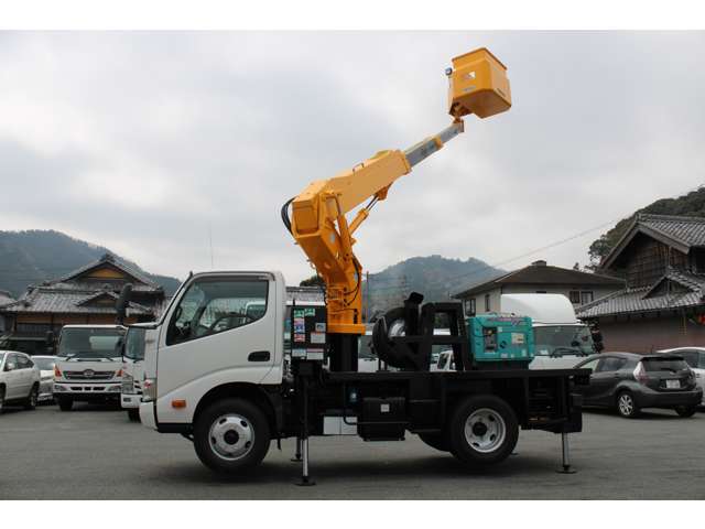 Hino Dutro 8