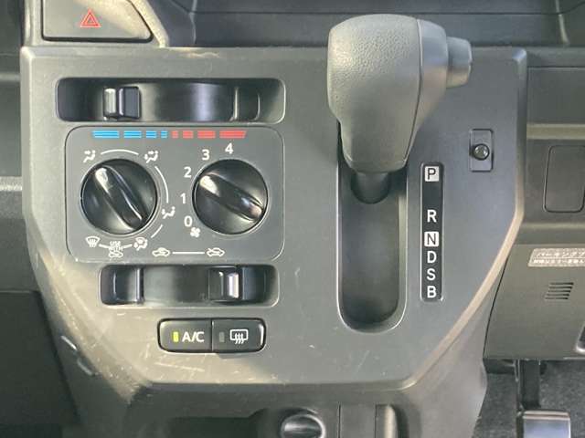 Daihatsu ハイゼットキャディー 8