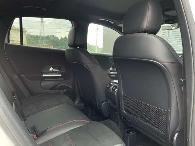 Mercedes-Benz GLA-Class 11