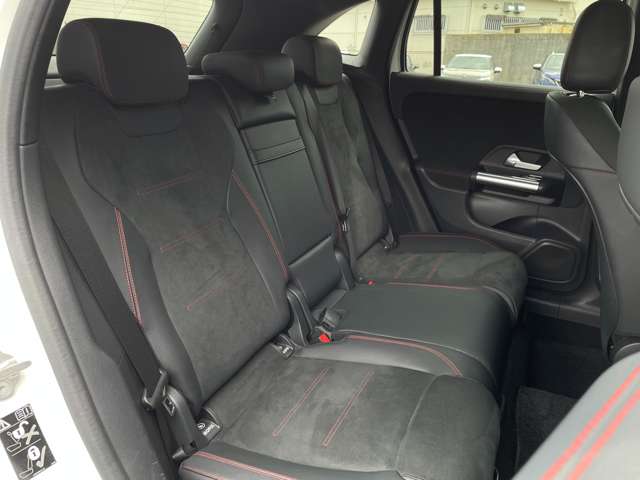 Mercedes-Benz GLA-Class 12