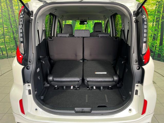 Toyota Sienta 11