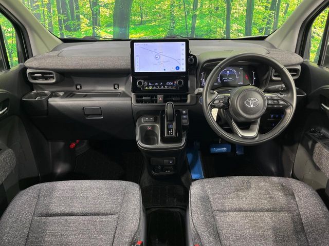 Toyota Sienta 2