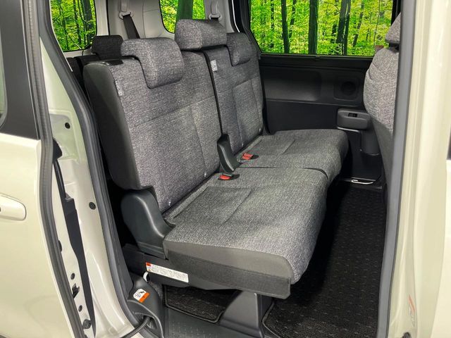 Toyota Sienta 9