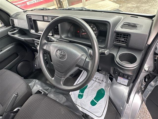 Toyota Pixis Van 11