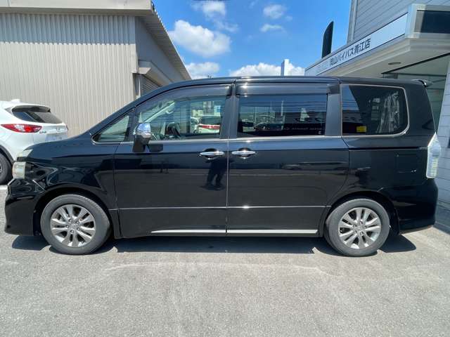 Toyota Voxy 3