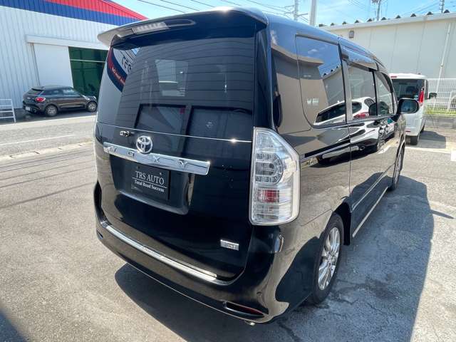 Toyota Voxy 6