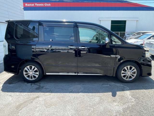 Toyota Voxy 7