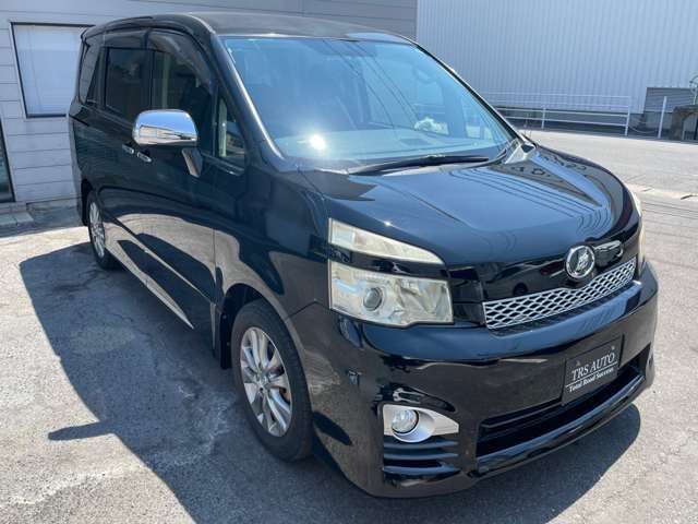 Toyota Voxy 8