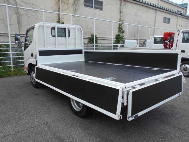 Hino Dutro 10