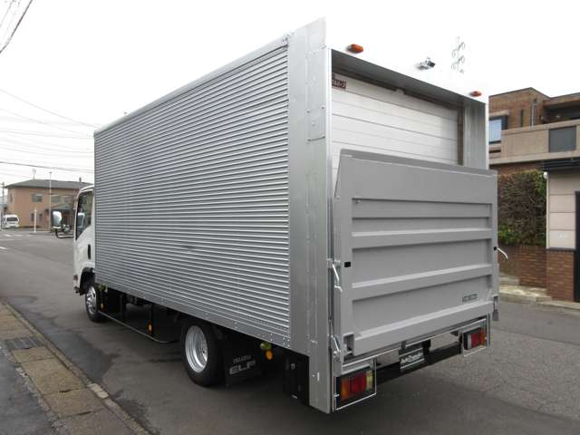 Isuzu Elf 12