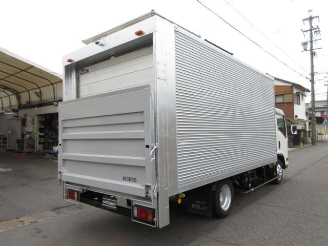 Isuzu Elf 6