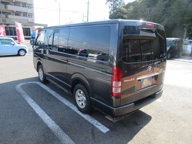 Toyota Regius Ace 12