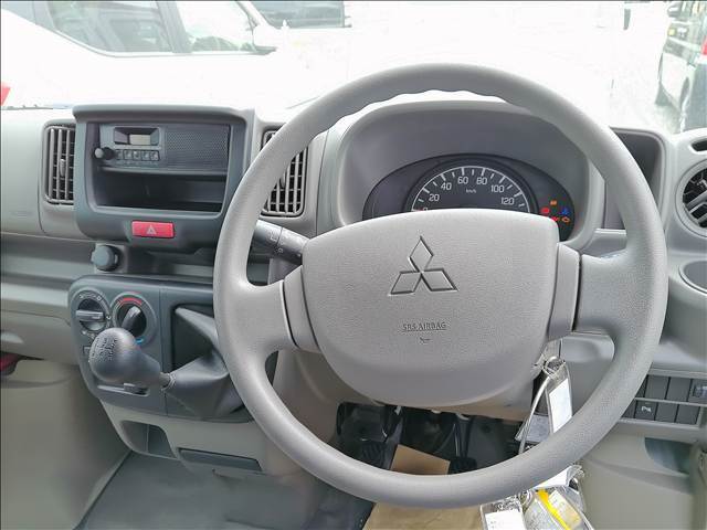 Mitsubishi Minicab Van 8